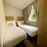 3 Bedroom Delightful Caravan With Outside Space, Parking, In Newquay