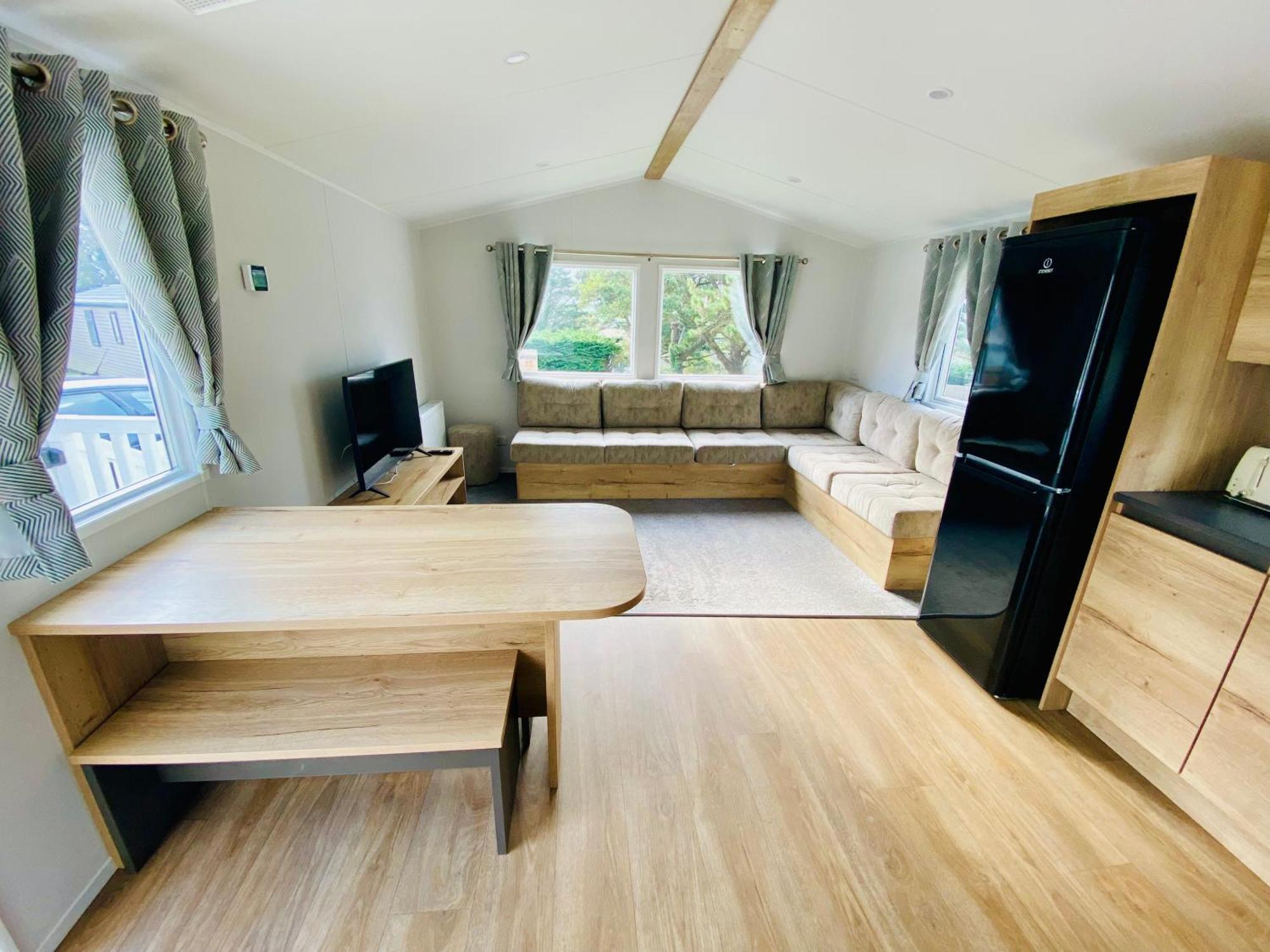 3 Bedroom Delightful Caravan With Outside Space, Parking, In Newquay * Newquay (Cornwall)