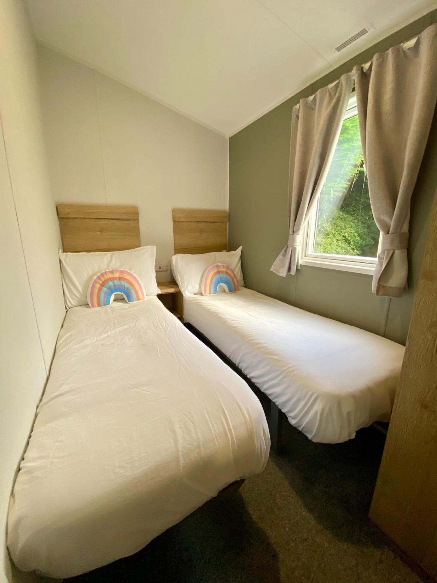 3 Bedroom Delightful Caravan With Outside Space, Parking, In Newquay