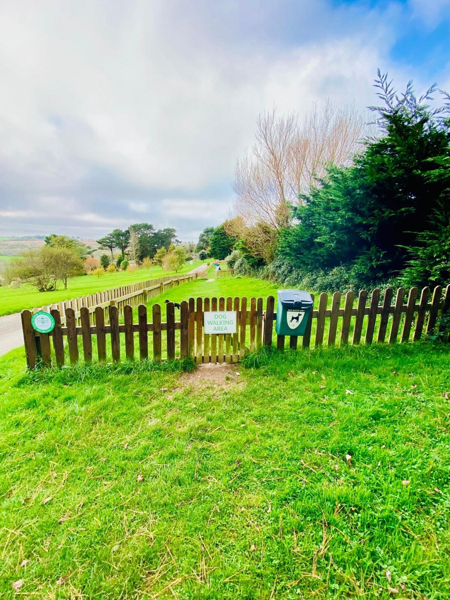 Holiday home 3 Bedroom Delightful Caravan With Outside Space, Parking, In Newquay Newquay (Cornwall)