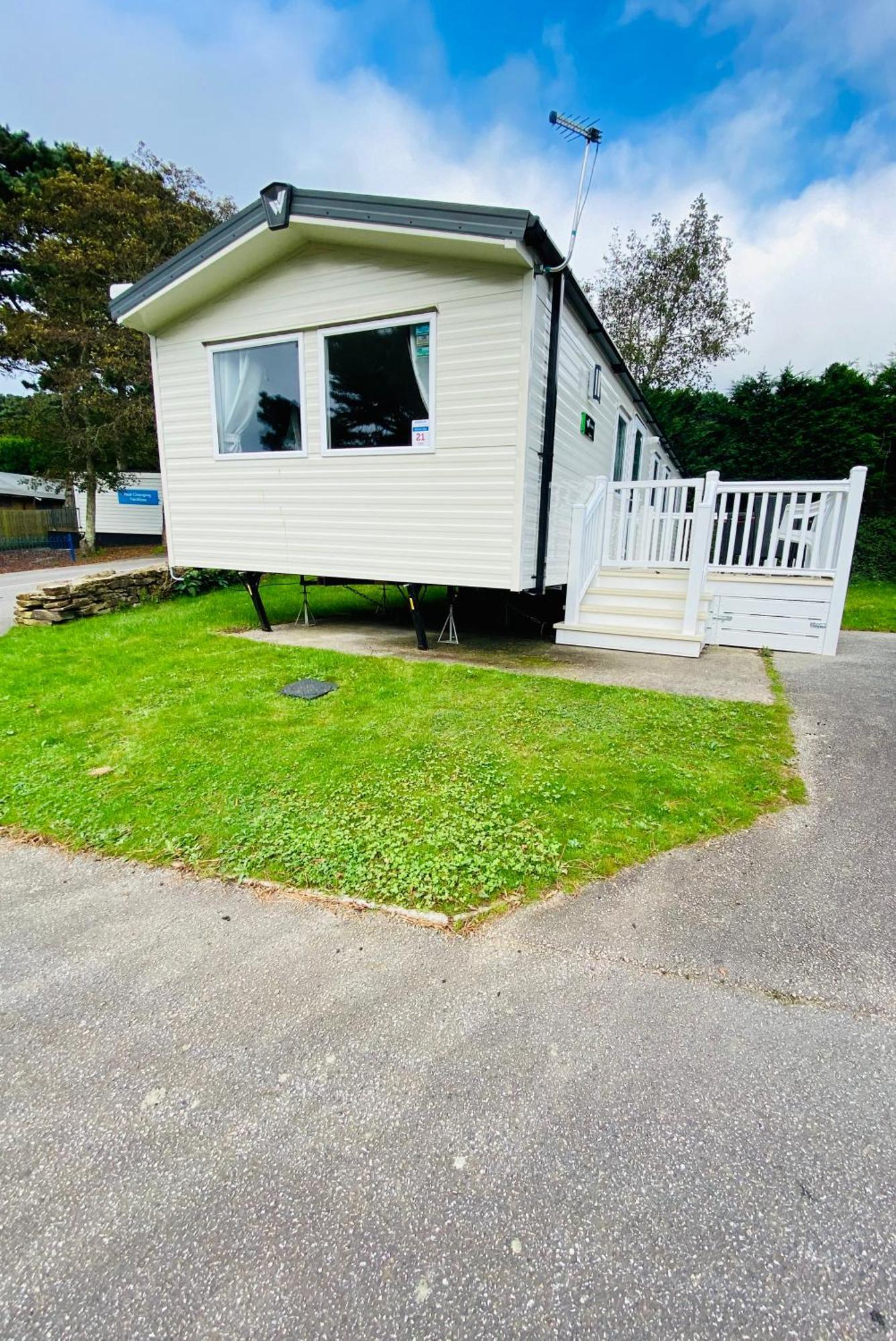 3 Bedroom Delightful Caravan With Outside Space, Parking, In Newquay *